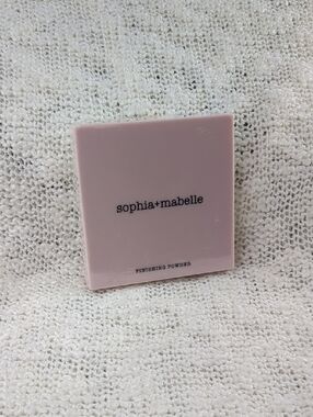 sophia+mabelle Finishing Powder in Porcelain Petal, 6.7g/0.23oz
